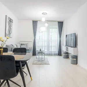 Appartamento Paris Luxury Centre 2bdr W Work Desk And Wifi Near Nevsky Cathedral, Sofia